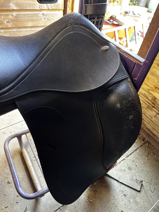 Selle dressage Tekna 17 pouces occasion