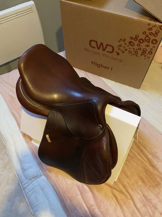 Selle obstacle CWD SE02 17,5 pouces (2023) neuf occasion