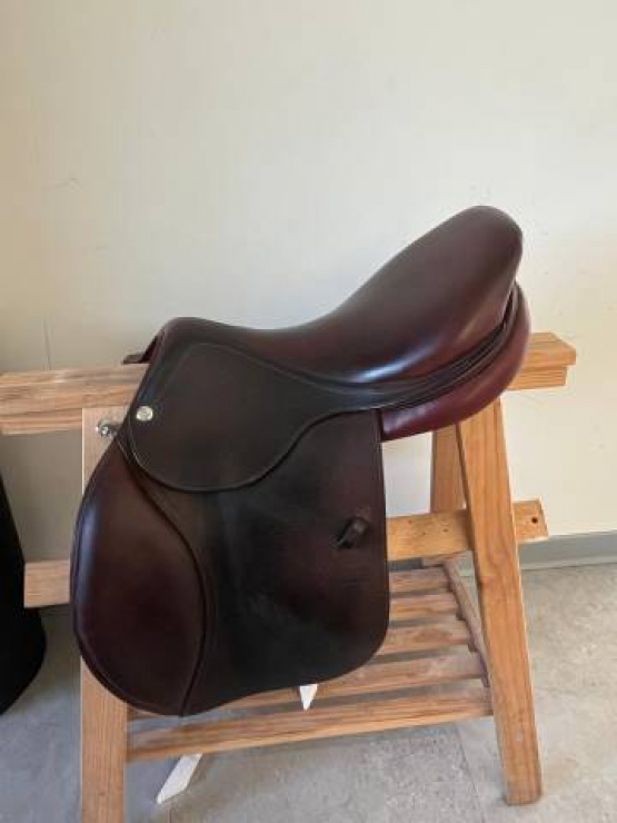 Selle obstacle CWD SE03 17,5 pouces (2016) occasion Selle obstacle CWD SE03 17,5 pouces (2016) occasion