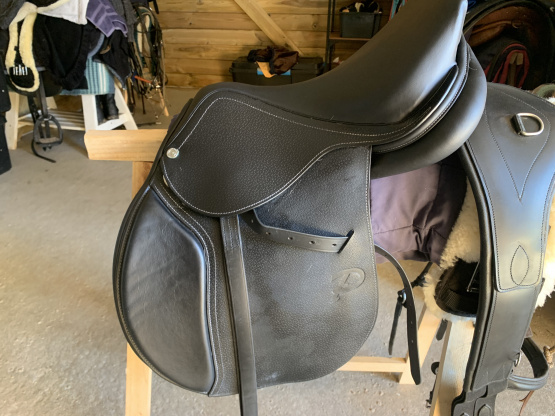 Selle mixte Privilège Equitation 17 pouces (2024) occasion