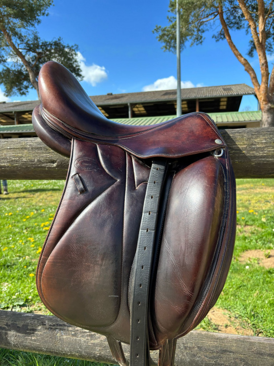 Selle dressage Devoucoux Makila 17,5 pouces occasion