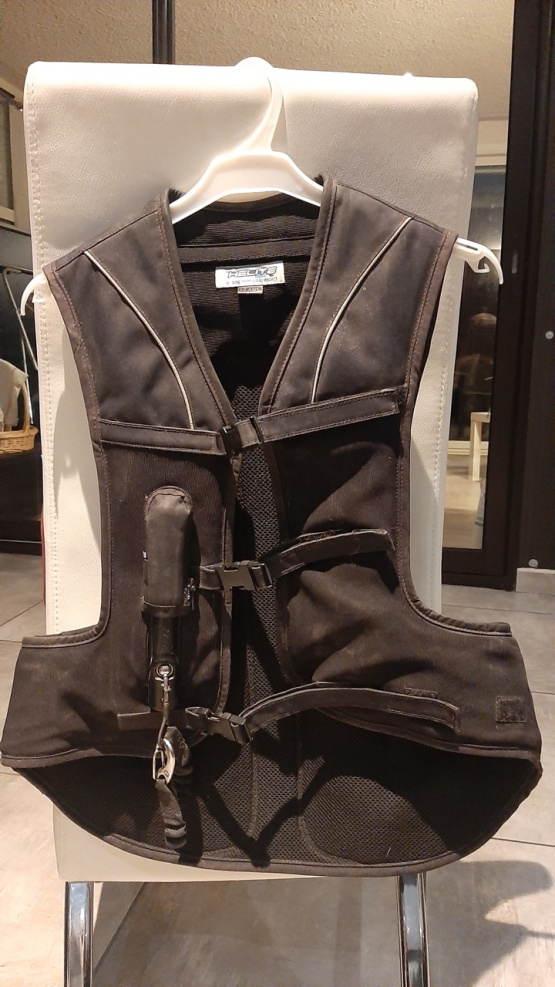 Gilet airbag cavalier Equithème Helite (12 ans) occasion