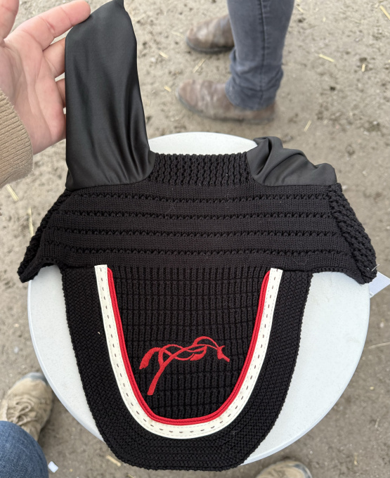 Bonnet Pénélope Leprévost noir (cheval) neuf occasion Bonnet Pénélope Leprévost noir (cheval) neuf occasion