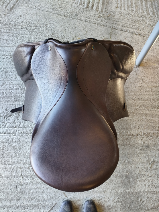 Selle dressage Stubben Juventus 17 pouces (2022) occasion