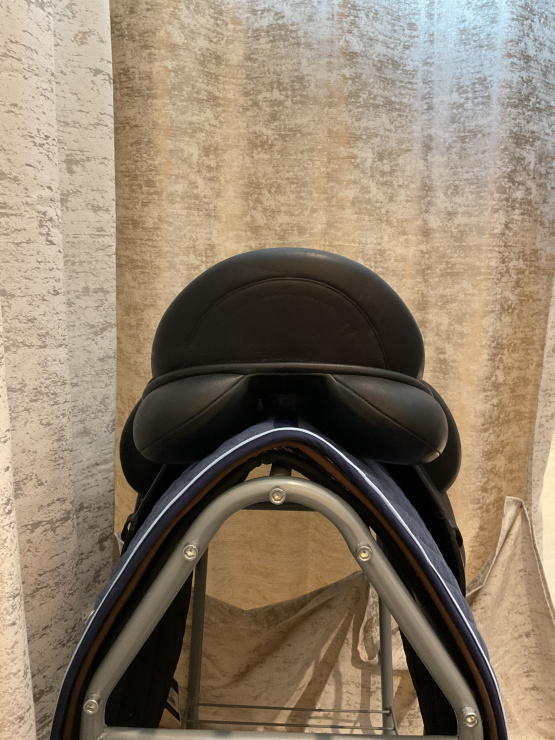 Selle dressage Custom Icon Star 17,5 pouces occasion
