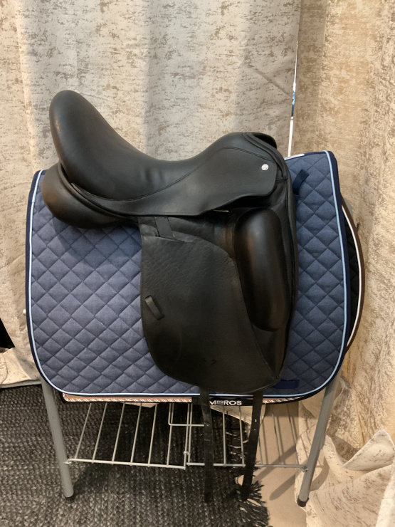 Selle dressage Custom Icon Star 17,5 pouces occasion