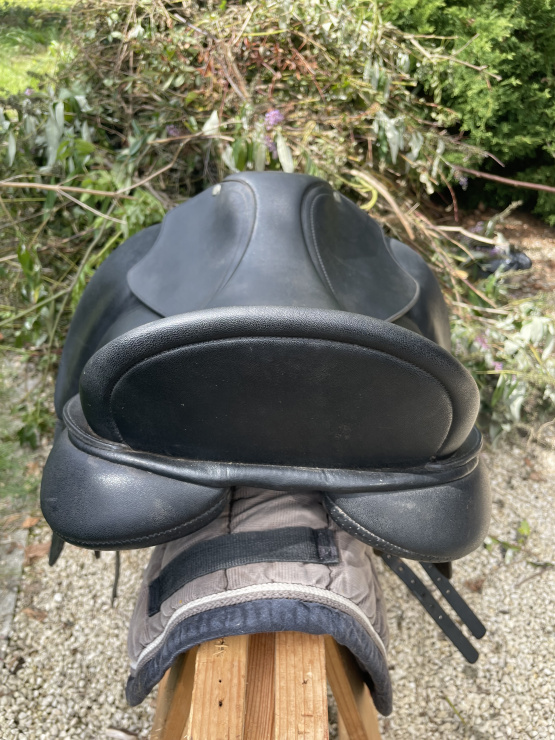 Selle dressage Wintec synthétique 17 pouces occasion