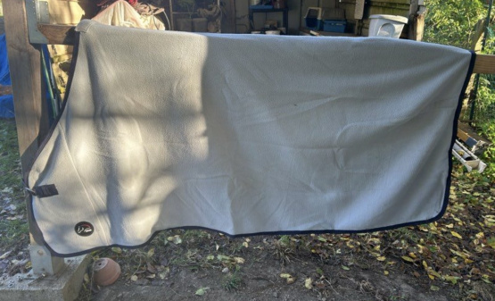 Couverture HKM polaire gris 145 cm occasion Couverture HKM polaire gris 145 cm occasion