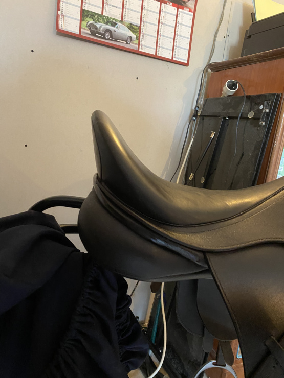 Selle dressage Kramer 17 pouces occasion