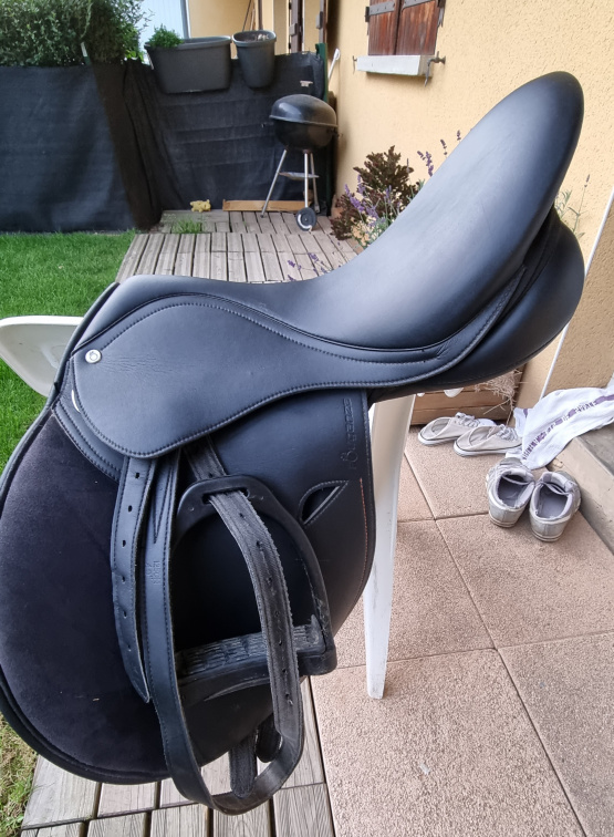 Selle mixte Founganza 16,5 pouces occasion