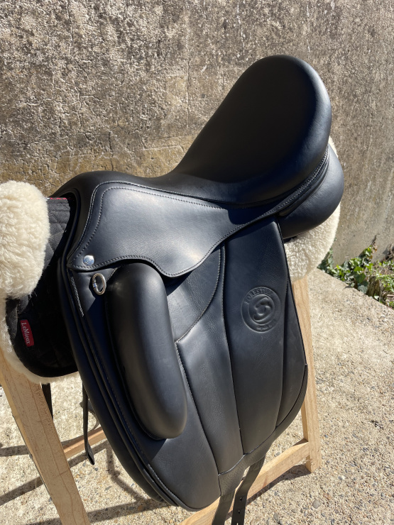 Selle dressage Aachen 17,5 pouces (2023) occasion