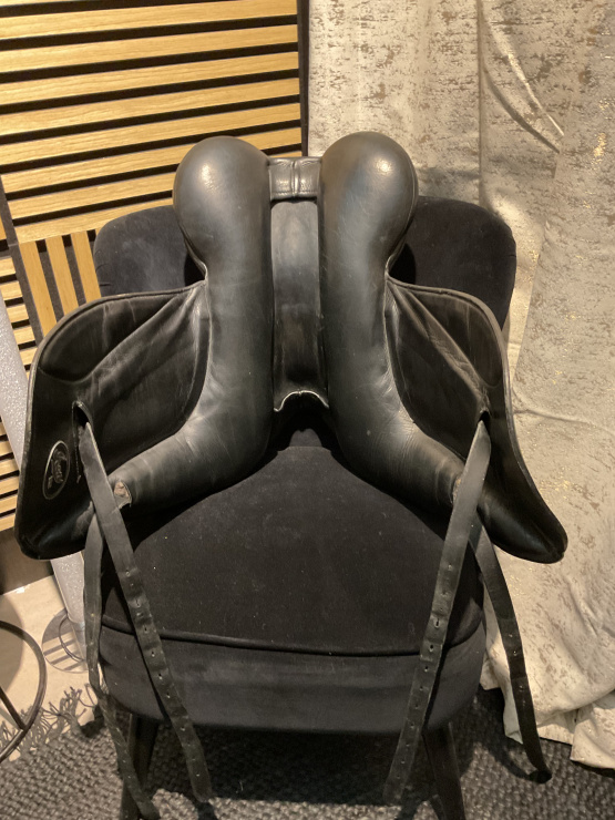 Selle dressage Custom Icon Star 17,5 pouces occasion