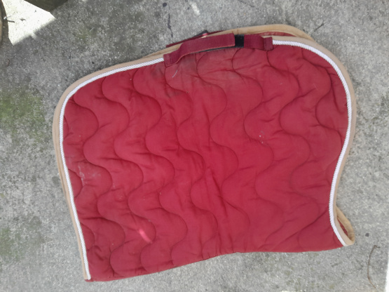 Tapis de sellle Equitheme bordeaux occasion