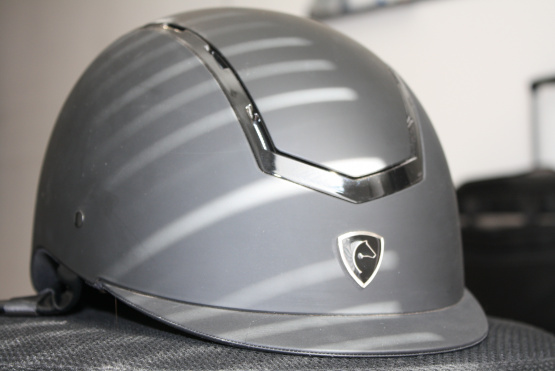 Casque Equithème noir (60) neuf occasion