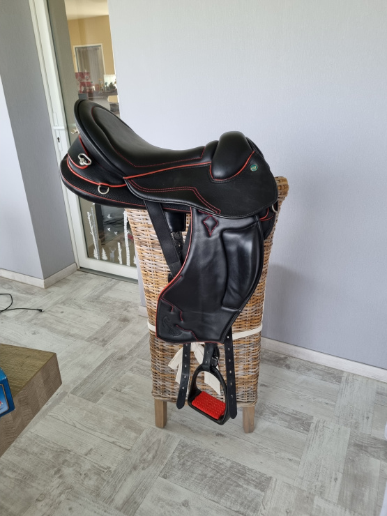 Selle Prestige Atena Fenders Evo 18 pouces occasion