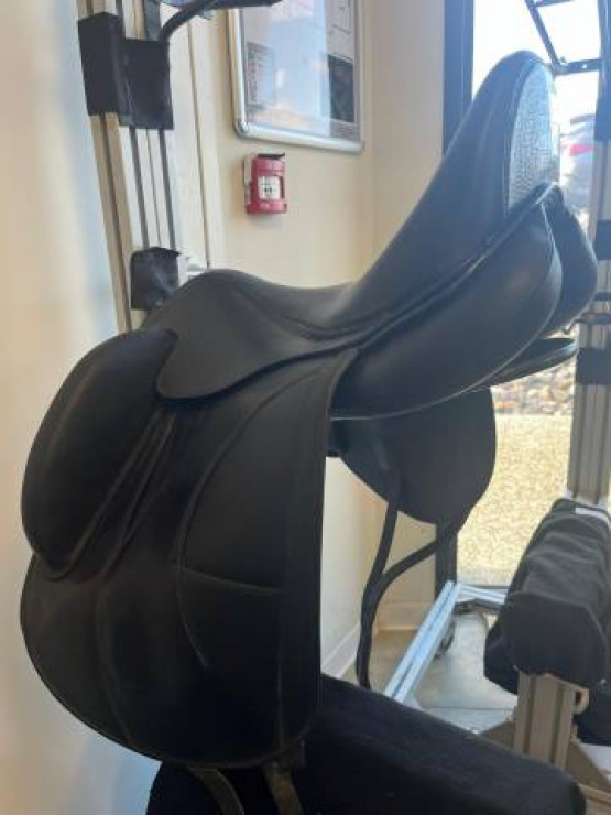 Selle dressage Arion 17.5 pouces (2024) occasion