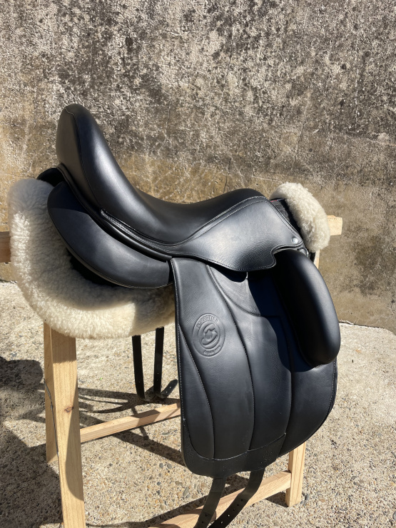 Selle dressage Aachen 17,5 pouces (2023) occasion