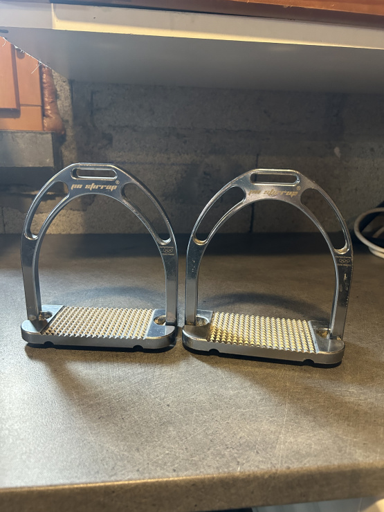 Étriers Jin Stirrup métal occasion