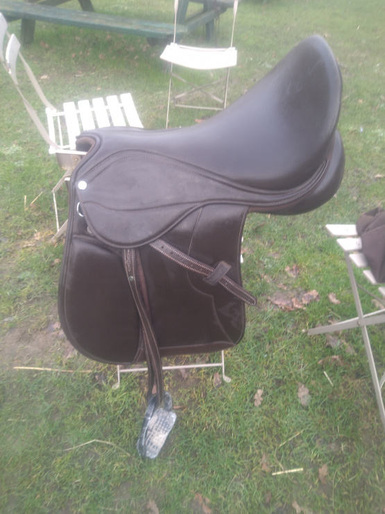 Selle mixte Norton Synthètique marron 17 pouces occasion