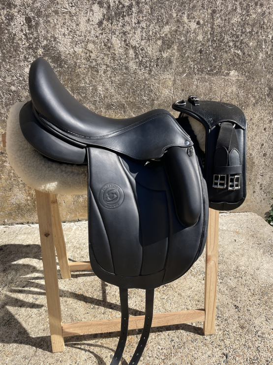 Selle dressage Aachen 17,5 pouces (2023) occasion