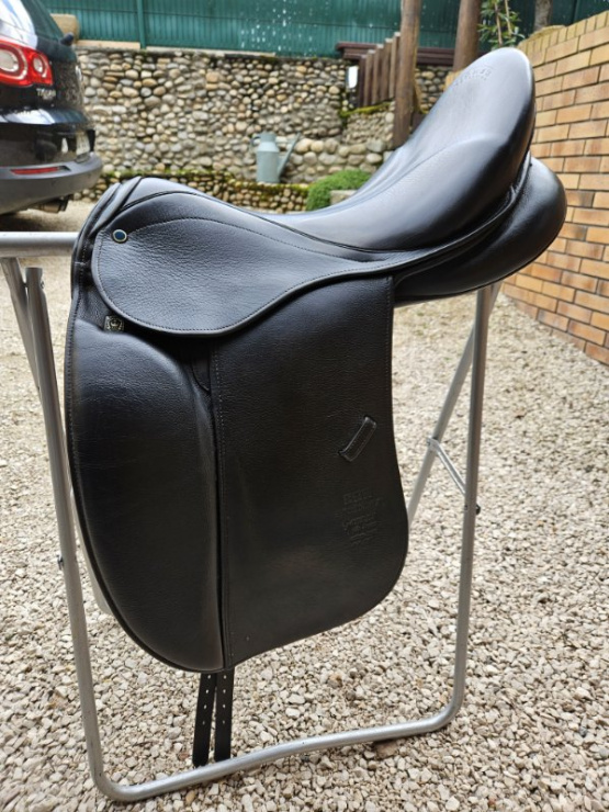 Selle dressage Stübben Genesis 17,5 pouces (2015) occasion
