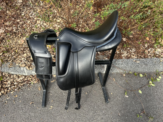 Selle dressage Aulion Sellier 17 pouces (2022) occasion