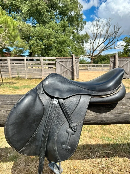 Selle obstacle Ikonic Jumping Elite 17 pouces (2019) occasion Selle obstacle Ikonic Jumping Elite 17 pouces (2019) occasion