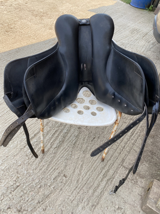 Selle dressage Wintec  Isabell Werth cair 16,5 pouces occasion