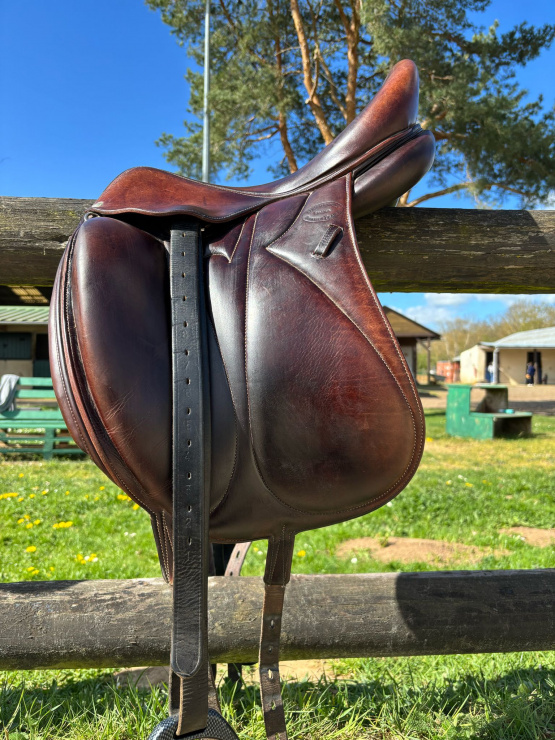 Selle dressage Devoucoux Makila 17,5 pouces occasion