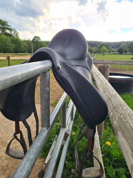 Selle dressage Devoucoux Makila Harmonie 17 pouces occasion