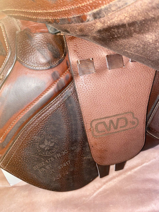 Selle obstacle CWD SE02 17,5 pouces (2023) neuf occasion