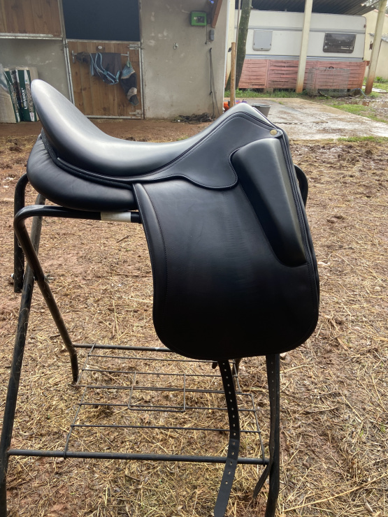 Selle dressage Aulion 18 pouces (2023) occasion