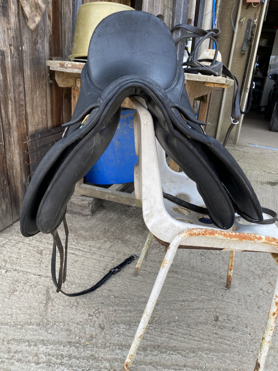 Selle dressage Wintec  Isabell Werth cair 16,5 pouces occasion