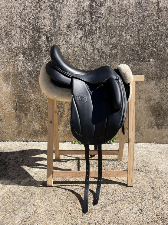 Selle dressage Aachen 17,5 pouces (2023) occasion