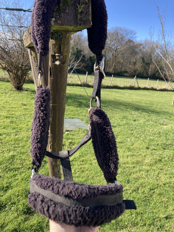 Licol noir avec mouton synthétique (cheval) occasion