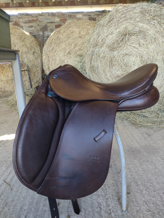 Selle dressage Stubben Juventus 17 pouces (2022) occasion