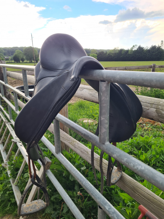 Selle dressage Devoucoux Makila Harmonie 17 pouces occasion