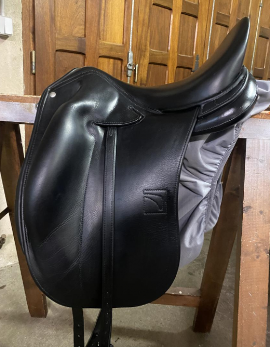 Selle dressage Childeric 17 pouces (2020) occasion