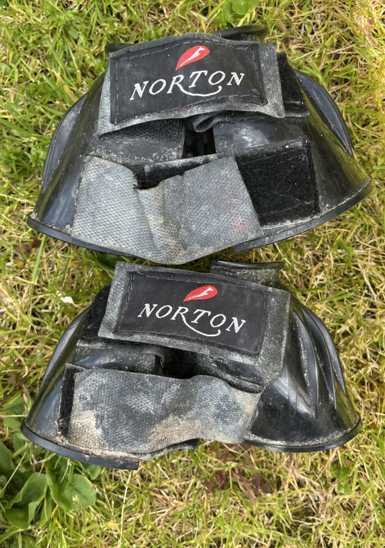 Cloches Norton noir (poney) occasion