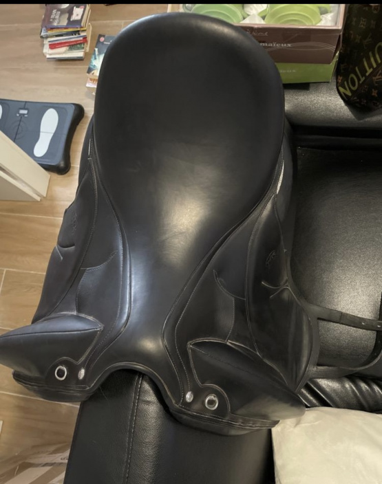 Selle dressage Devoucoux Viktoria 18 pouces (2022) occasion