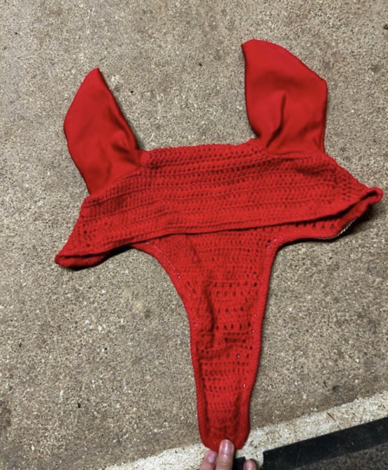 Bonnet équitation rouge (poney) neuf occasion