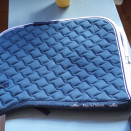 Tapis de selle Equithème bleu (cheval) occasion Tapis de selle Equithème bleu (cheval) occasion