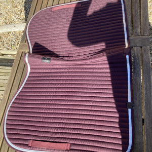 Tapis de selle Equithème prune bord argent occasion