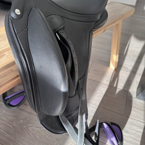 Selle dressage Devoucoux Makila 17,5 pouces (2023) occasion