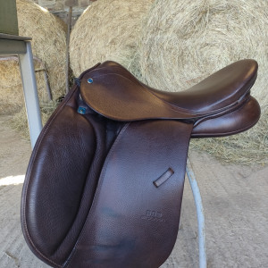 Selle dressage Stubben Juventus 17 pouces (2022) occasion