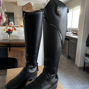 Bottes équitation Fellini cuir noir (38) neuf occasion Bottes équitation Fellini cuir noir (38) neuf occasion
