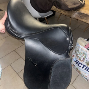 Selle mixte Fouganza 17,5 pouces (2024) occasion