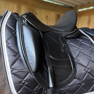 Selle dressage Éric Thomas Fitter 17 pouces (2024) occasion