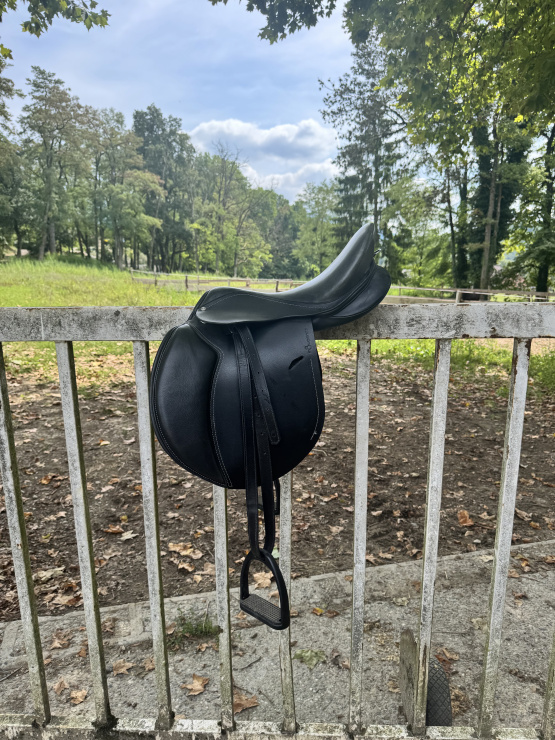 Selle mixte Fouganza 17,5 pouces (2021) occasion