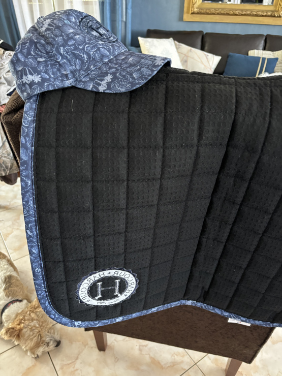 Tapis de selle Harcour bleu (cheval)& casquette neuf occasion